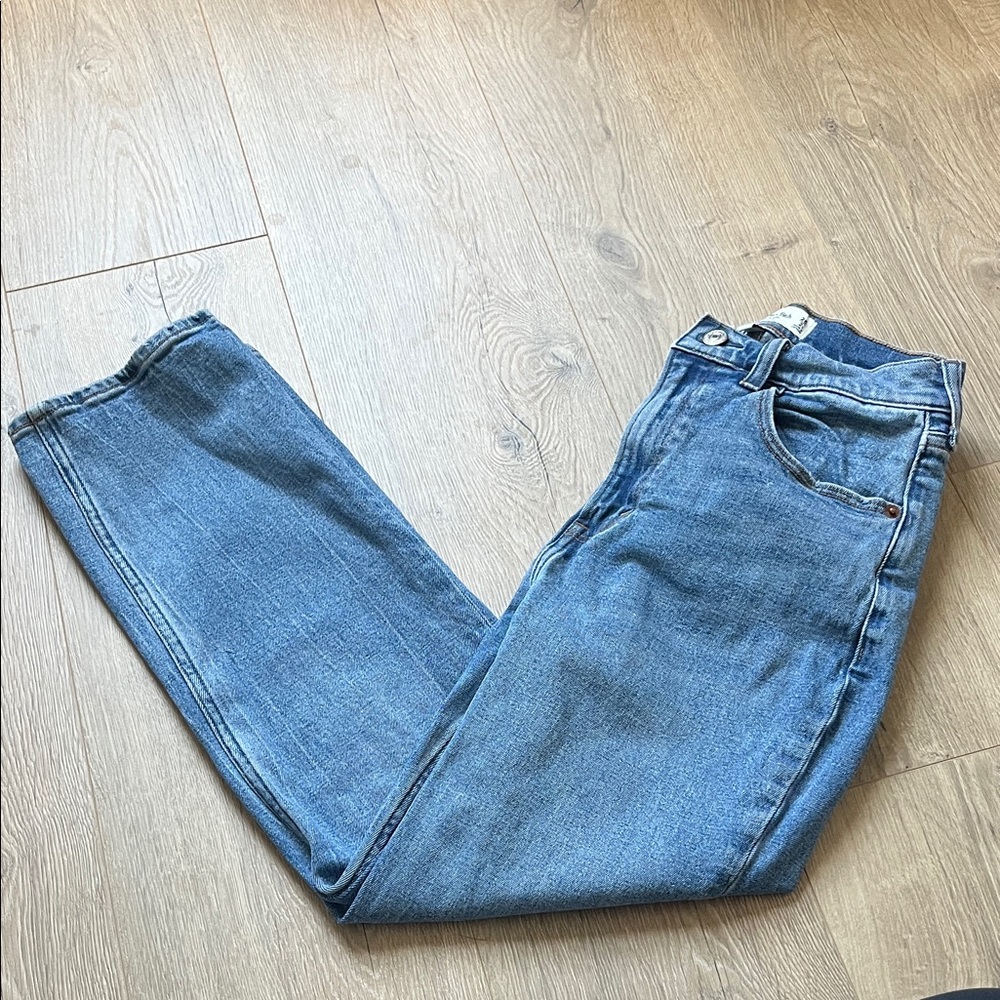 Abercrombie & Fitch Light Blue Cropped Jeans